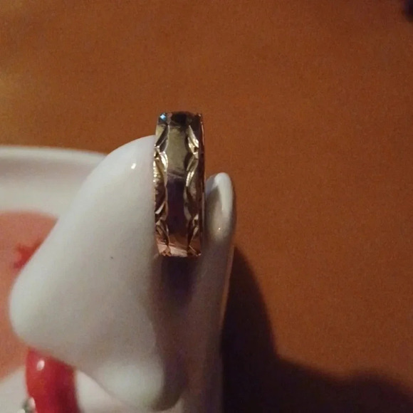 💙🌹New yellow tone wedding band - Picture 3 of 8